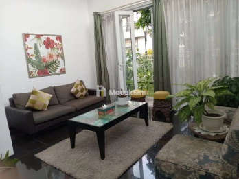 Rumah asri dan terawat di Taman Laguna Cibubur Bekasi