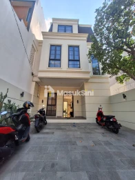 Rumah baru konsep klasik plus private pool di