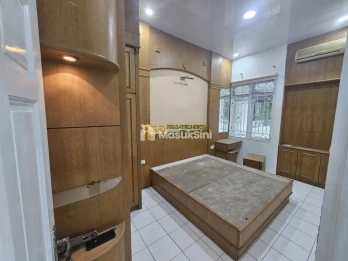 Sewa Villa Hook Depan Taman di Komplek Cemara Hijau Jalan Metal