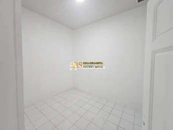 Sewa Villa Hook Depan Taman di Komplek Cemara Hijau Jalan Metal