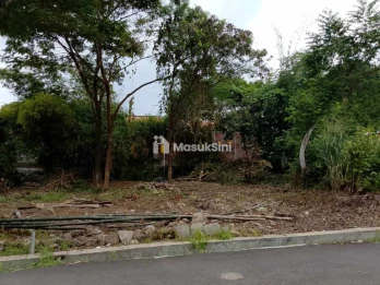 TANAH NEMEPEL JALAN LINGKUNGAN STRATEGIS DEKAT UNIMUS SEMARANG