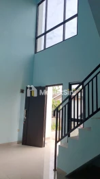 dijual rumah posisi hook 300 meter SHM dekat stasiun