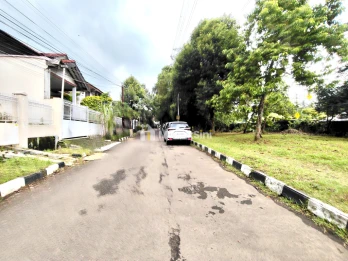 DISEWAKAN RUMAH HOOK 2LT BSI SEMI FURNISHED