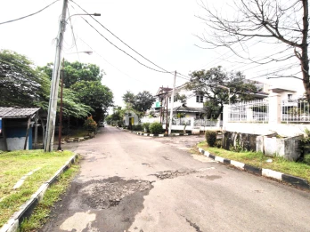 DISEWAKAN RUMAH HOOK 2LT BSI SEMI FURNISHED