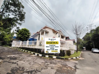 DISEWAKAN RUMAH HOOK 2LT BSI SEMI FURNISHED