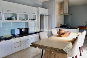 4BR Villa Uluwatu – Kolam Lantai 2