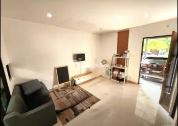 Dijual rumah ada attic room di Metland Menteng Cluster Jura