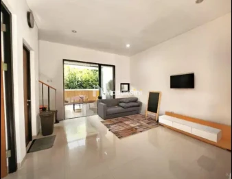 Dijual rumah ada attic room di Metland Menteng Cluster Jura