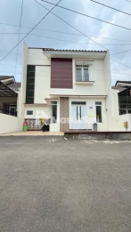 RUMAH 2 LANTAI SIAP HUNI DI KOTA MALANG - HANYA