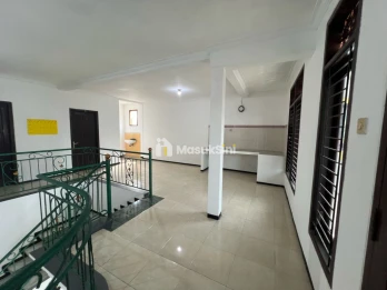 DIJUAL RUMAH 2 LANTAI AKSES MOBIL LOKASI SAWOJAJAR 1 MALANG
