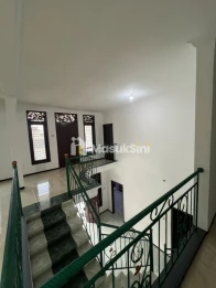 DIJUAL RUMAH 2 LANTAI AKSES MOBIL LOKASI SAWOJAJAR 1 MALANG
