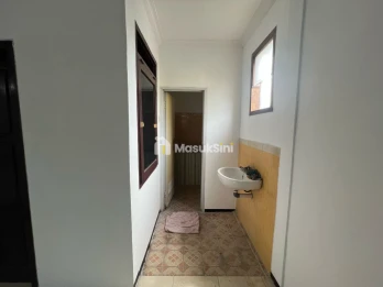 DIJUAL RUMAH 2 LANTAI AKSES MOBIL LOKASI SAWOJAJAR 1 MALANG