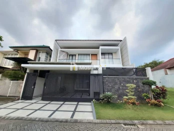 DIJUAL RUMAH BARU MODERN LOKASI KAWASAN ELIT GREEN WOOD ARAYA MALANG