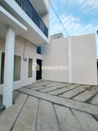 DIJUAL RUMAH BARU SIAP HUNI LOKASI DEKAT BANDARA ABD SALEH