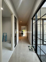 DIJUAL RUMAH TROPICAL HOUSE MODERN FULL FURNISHED LOKASI PUNCAK TIDAR MALAN