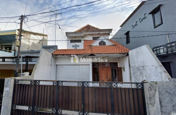 Dijual Rumah 2 Lantai di Jalan Kedungdoro Kota