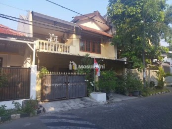 Dijual Rumah 2,5 Lantai di Jalan Barata Jaya,