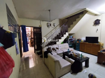 Dijual Rumah 2,5 Lantai di Jalan Barata Jaya, Surabaya