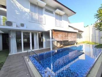 Dijual Rumah GRAHA FAMILI Blok P Surabaya Barat