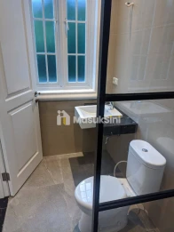 Dijual Rumah GRAHA FAMILY Blok VB American Modern