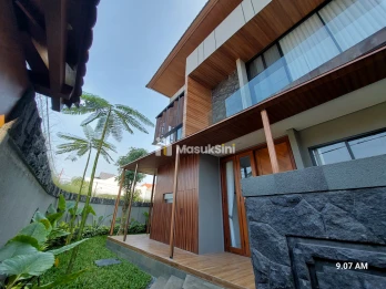 Dijual Rumah Manyar Kertoadi Surabaya Timur