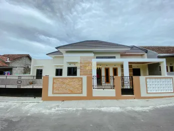 Dijual Rumah Nyaman View Sawah – 3KT, Carport 2 Mobil, Lokasi Super Dekat K