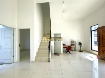 Dijual Villa 2 Tingkat di Komplek Karya Ville Jalan Eka Surya - Medan