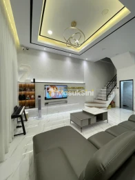 Dijual Villa 3,5 Tingkat di Komplek Imperial Mansion - Sunggal