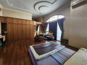 Dijual Villa Jumbo 2 Tingkat di Komplek Cemara Asri Jalan Seroja