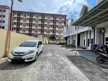 Dijual Villa Kondisi Kosong di Komplek Karya Grande Jalan Guru Sinumba II