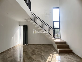 Disewakan Rumah Baru 3 Lantai, Unfurnished, Komplek Setiabudi Regency