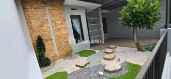 HUNIAN SECOND SIAP TEMPATI - TAMAN DEPAN & CARPORT LUAS