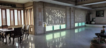 Jual Gedung Komersial 3 Lantai Hitung Tanah 3420m2 Batubulan