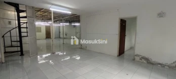 Over Kontrak 3,5 Tahun Kantor Gudang Hadap Barat Laut Jalan Raya Semat Cang