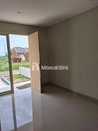 RUMAH 2 LANTAI MINIMALIS LOKASI DEKAT BANDARA ABD SALEH