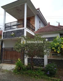 RUMAH 2 LANTAI SIAP HUNI LOKASI PERUMAHAN JOYO AGUNG MALANG