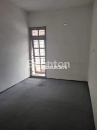 RUMAH 2(DUA) LANTAI DI SURABAYA KOTA