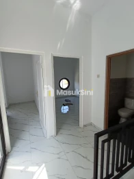 RUMAH 3 LANTAI ROOFTOP LOKASI SEKAPURO PAKIS MALANG