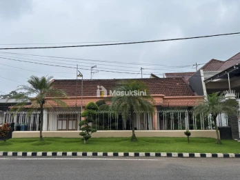 RUMAH COCOK UNTUK USAHA DEKAT RAYA LANGSEP MALANG