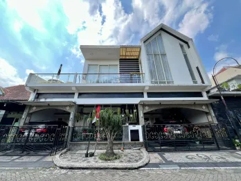 RUMAH KLASIK SIAP HUNI LOKASI DI PERMATA JINGGA