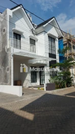 RUMAH MEWAH 2 LANTAI LOKASI DEKAT MOG