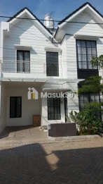 RUMAH MEWAH 2 LANTAI LOKASI DEKAT MOG