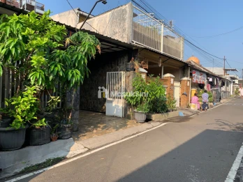 RUMAH MEWAH MODERN LOKASI DEKAT PLAZA ARAYA