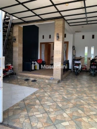 RUMAH MEWAH MODERN LOKASI DEKAT PLAZA ARAYA
