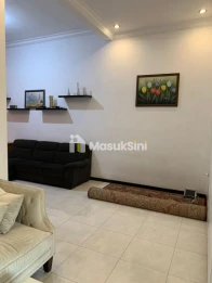 RUMAH MEWAH MODERN LOKASI DEKAT PLAZA ARAYA