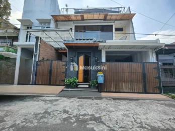 RUMAH MEWAH SIAP HUNI DEKAT RS PURI BUNDA