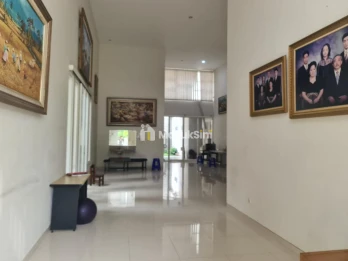 RUMAH MEWAH SIAP HUNI LOKASI DEKAT UNMER