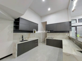 RUMAH MEWAH SIAP HUNI LOKASI DI ARAYA GOLF MALANG