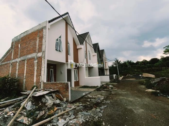 RUMAH MODERN 2 LANTAI 7 MENIT KE KAMPUS ITN 2