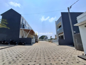 RUMAH MODERN 2 LANTAI FREE KANOPI DI PAKIS MALANG